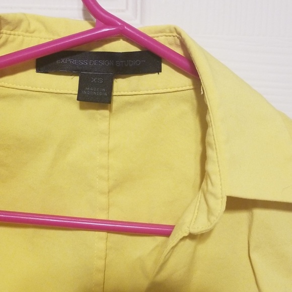 Express yellow sleeveless collared shirt - Picture 2 of 5